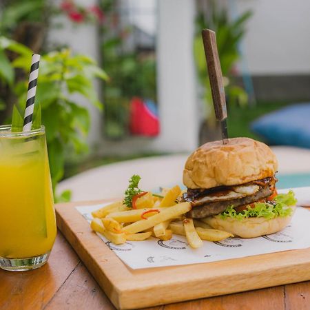 What The Duck Backpackers Canggu Dış mekan fotoğraf