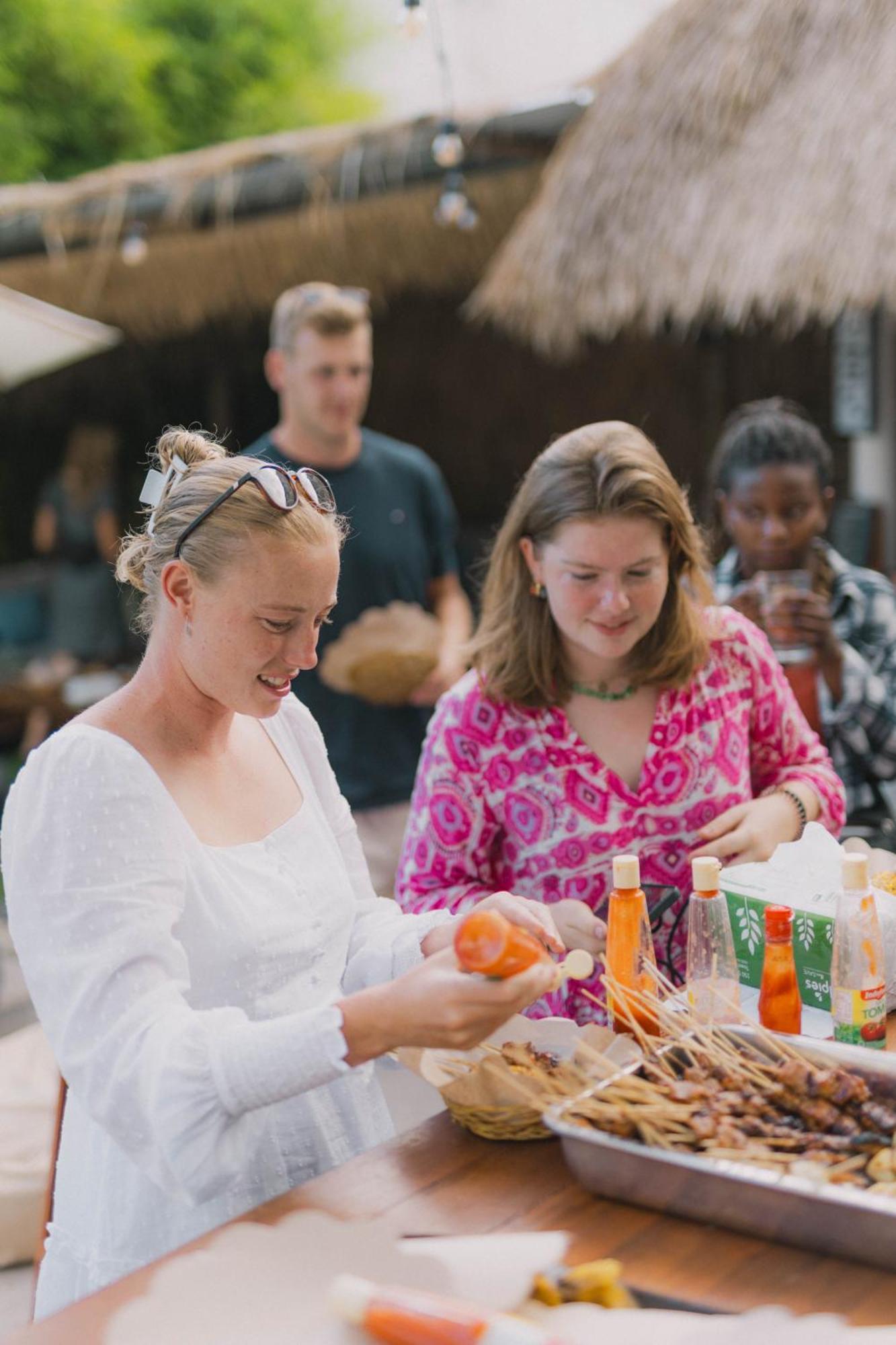 What The Duck Backpackers Canggu Dış mekan fotoğraf