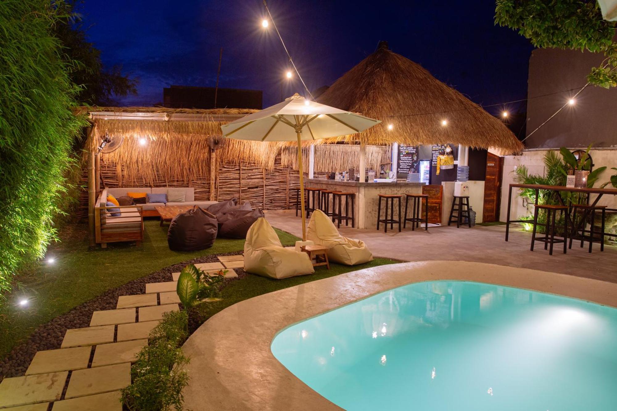 What The Duck Backpackers Canggu Dış mekan fotoğraf