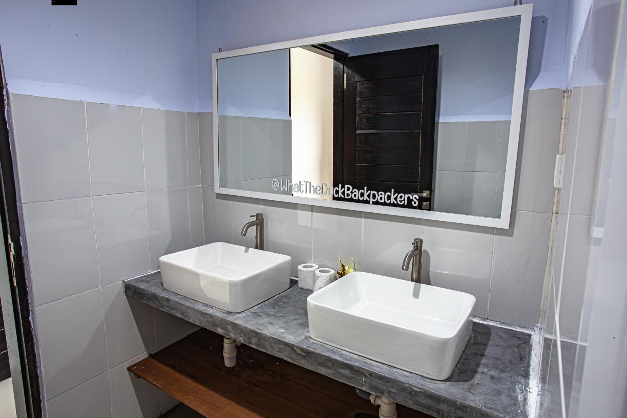 What The Duck Backpackers Canggu Dış mekan fotoğraf