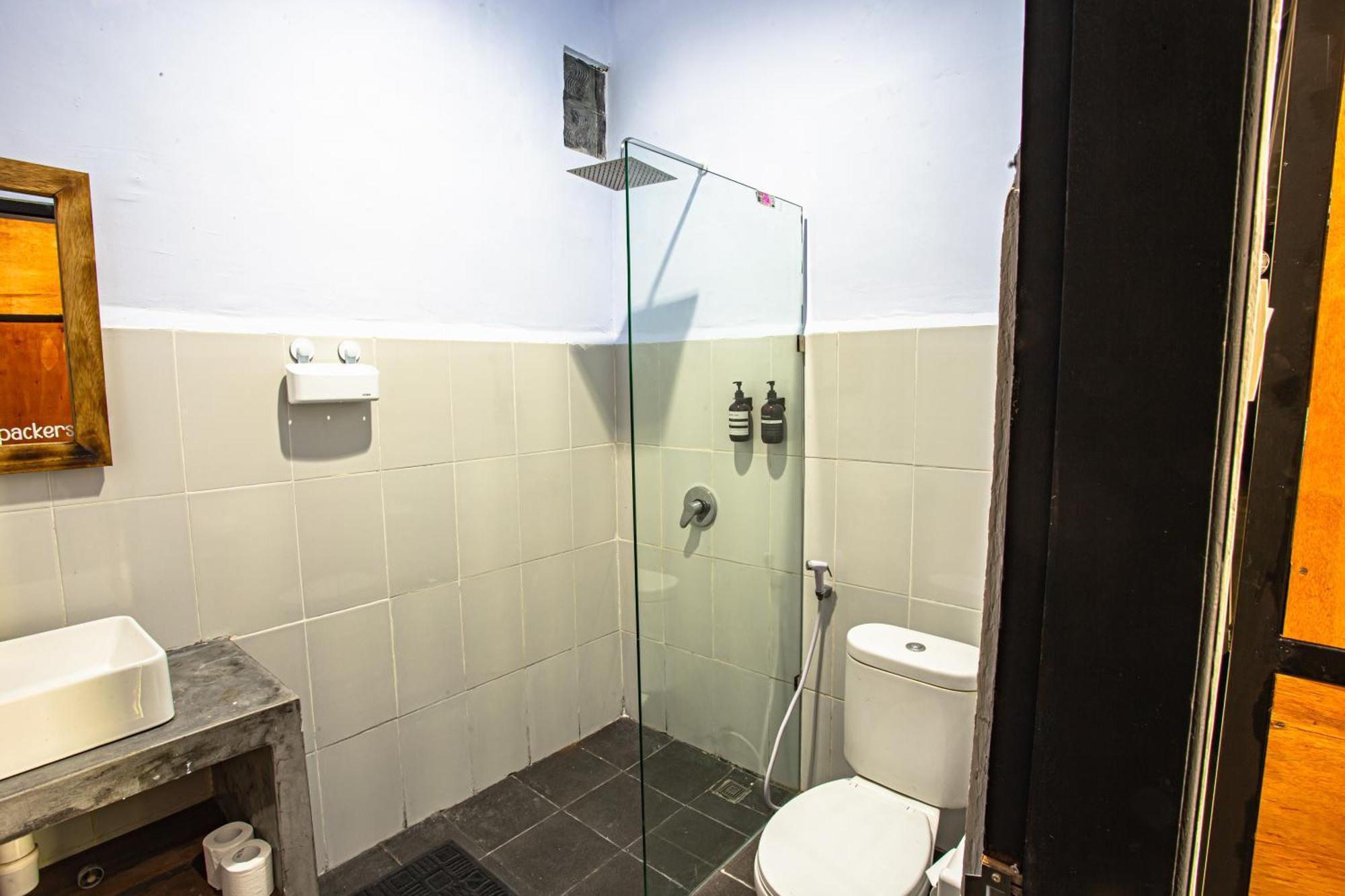 What The Duck Backpackers Canggu Dış mekan fotoğraf